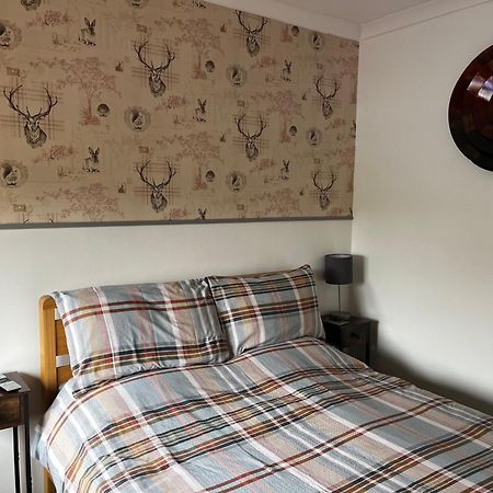 Exclusive Private Double Room, En-Suite Wet Room Private Entrance Forres Exterior foto